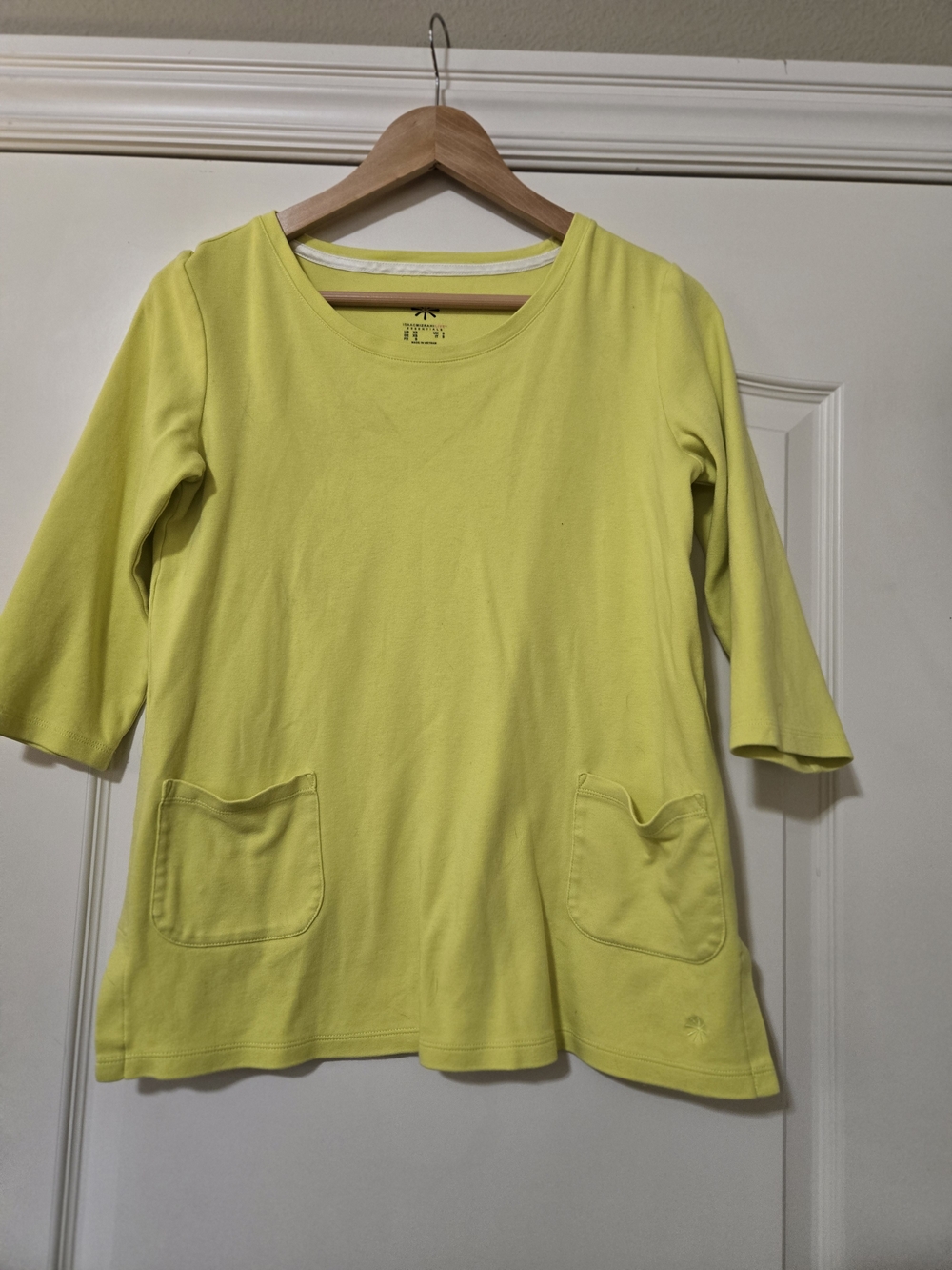Isaac Mizrahi Bright Neon Yellow Long Sleeve Pocket Tee Soft Cotton Layering